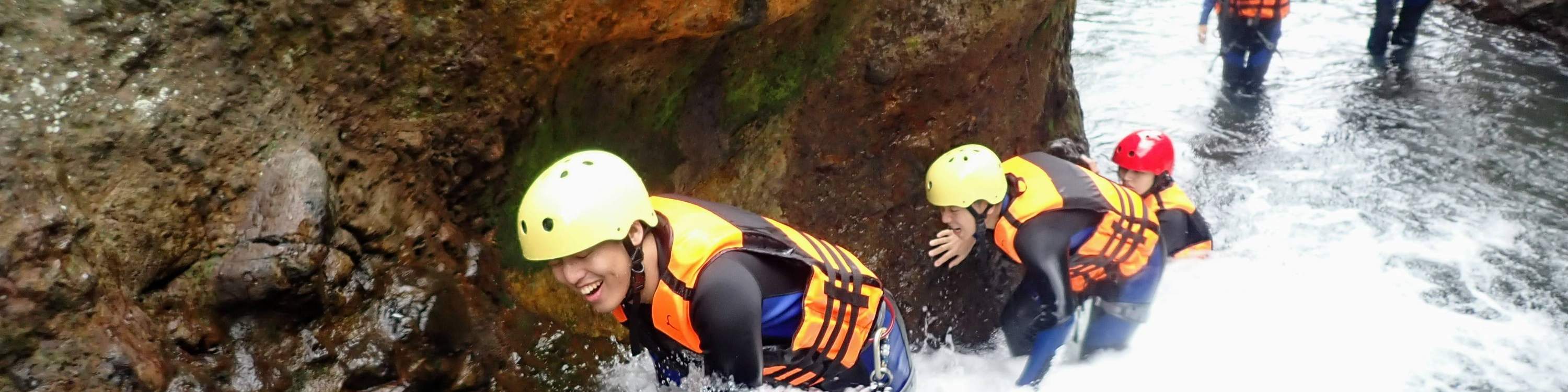 กิจกรรมเดินป่าลุยน้ำ